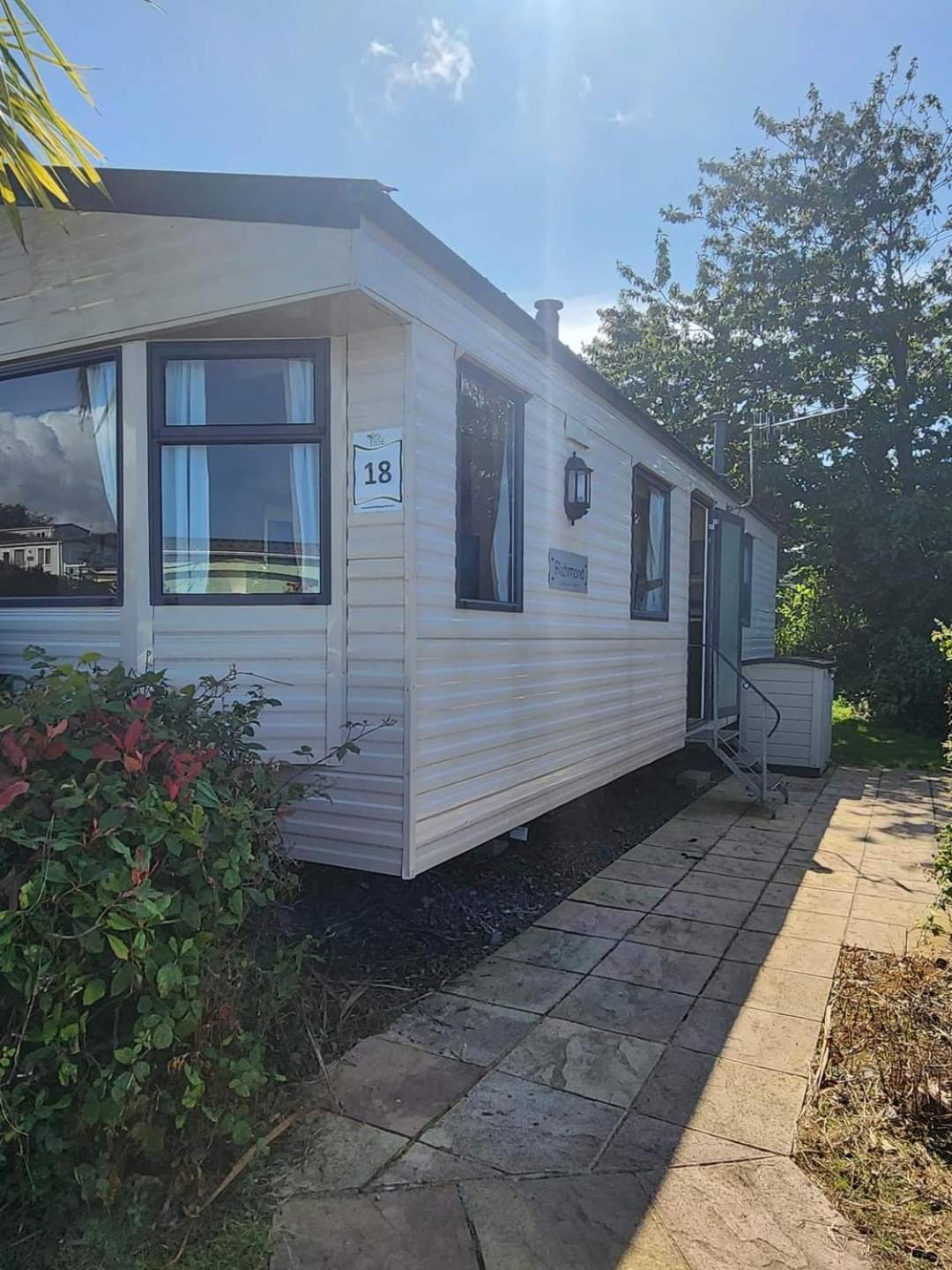 18 Vale Park * Fishguard